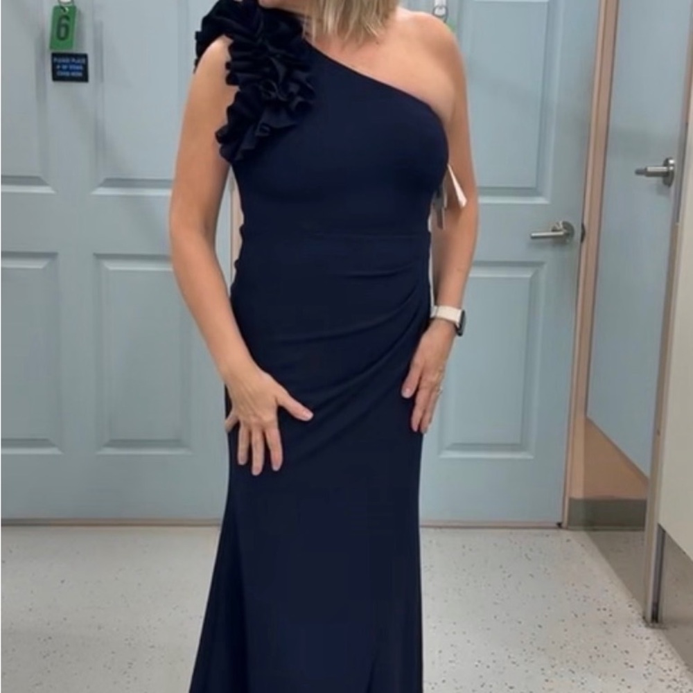Elegant Dark Blue One-Shoulder Evening Dress